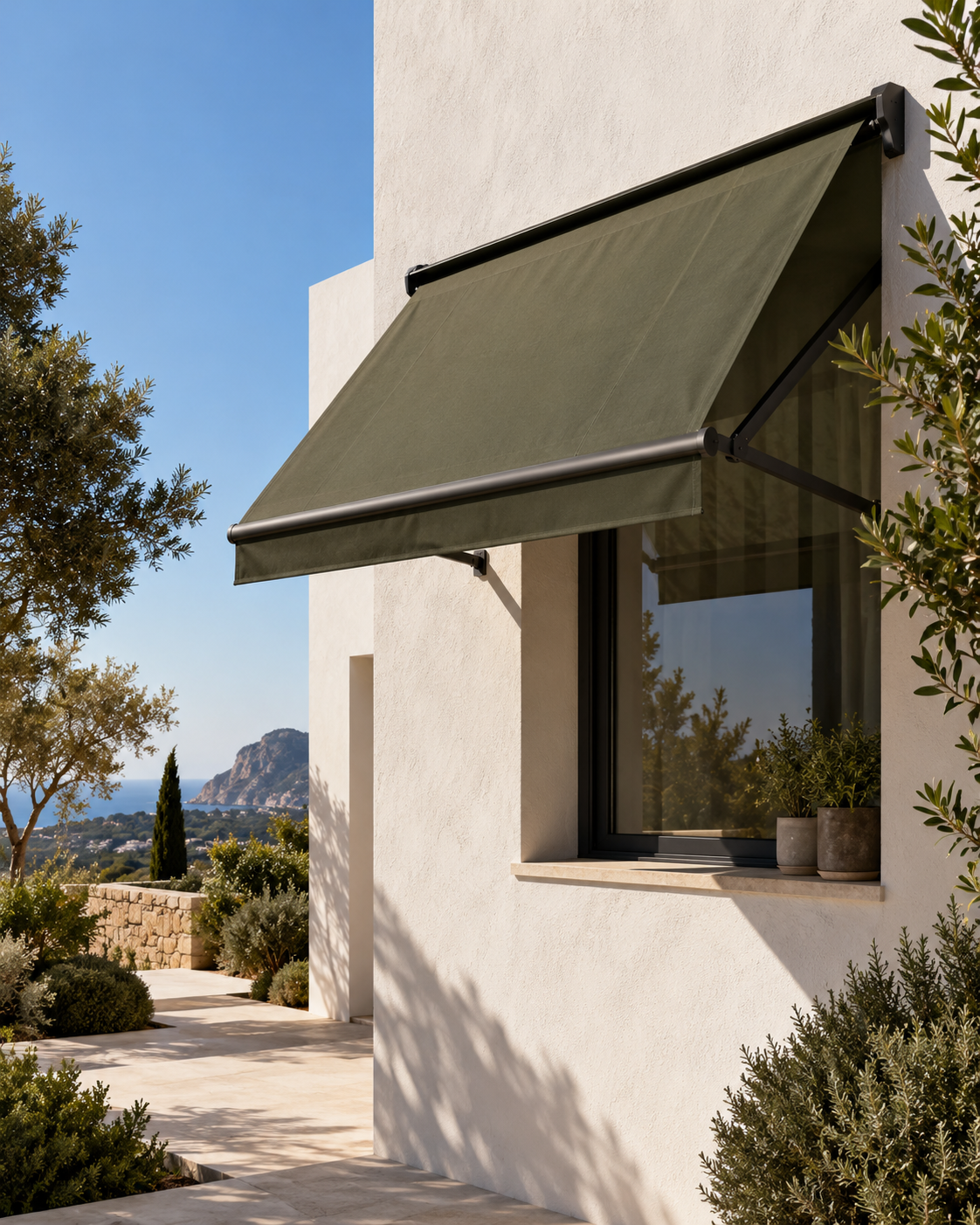 Toldo verde sobre una ventana
